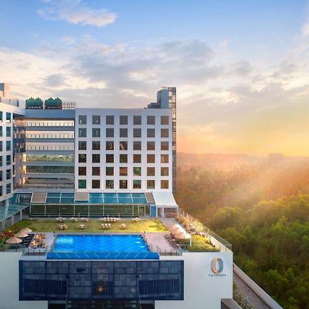 O By Tamara, Trivandrum 트리반드룸 외부 사진 The hotel's rooftop pool