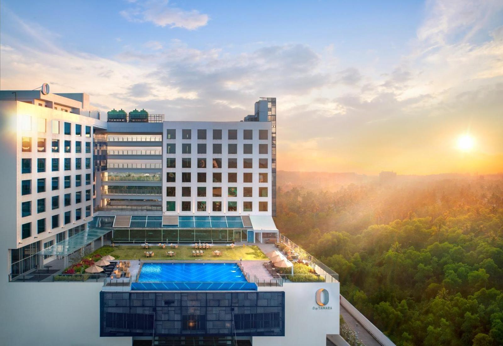 O By Tamara, Trivandrum 트리반드룸 외부 사진 The hotel's rooftop pool