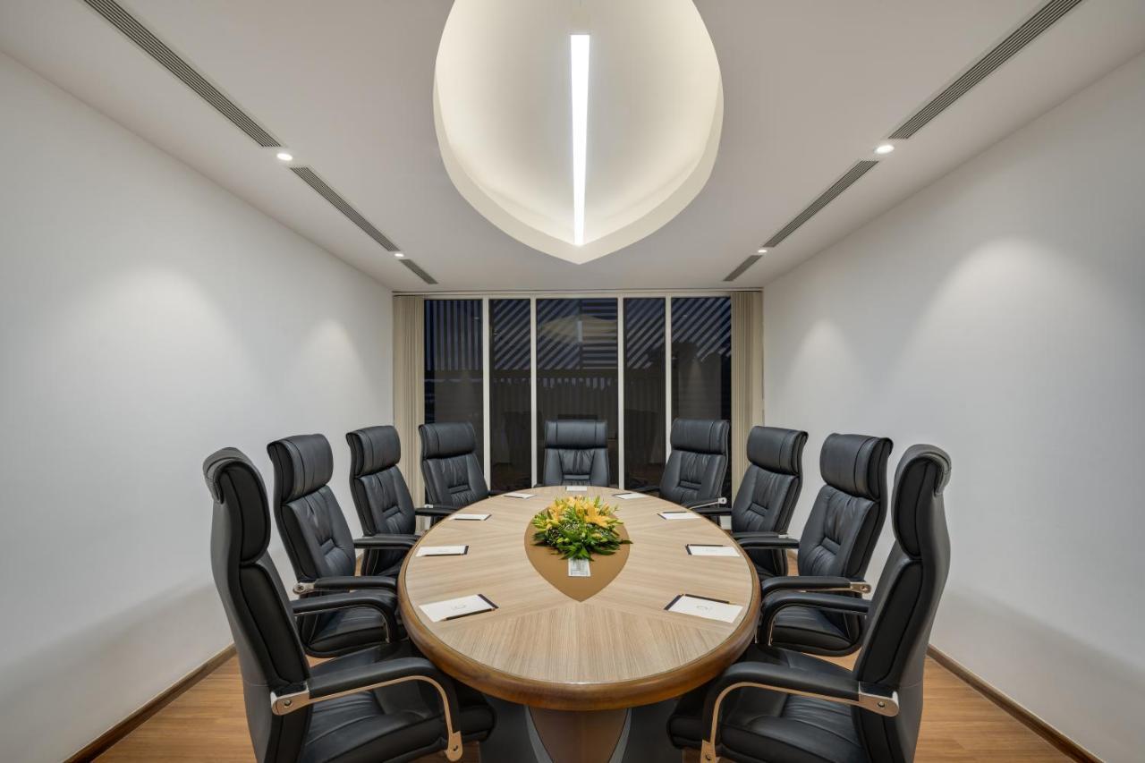 O By Tamara, Trivandrum 트리반드룸 외부 사진 Boardroom at the headquarters of the National Stock Exchange of India